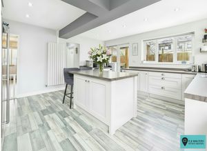 Kitchen/Breakfast Room- click for photo gallery